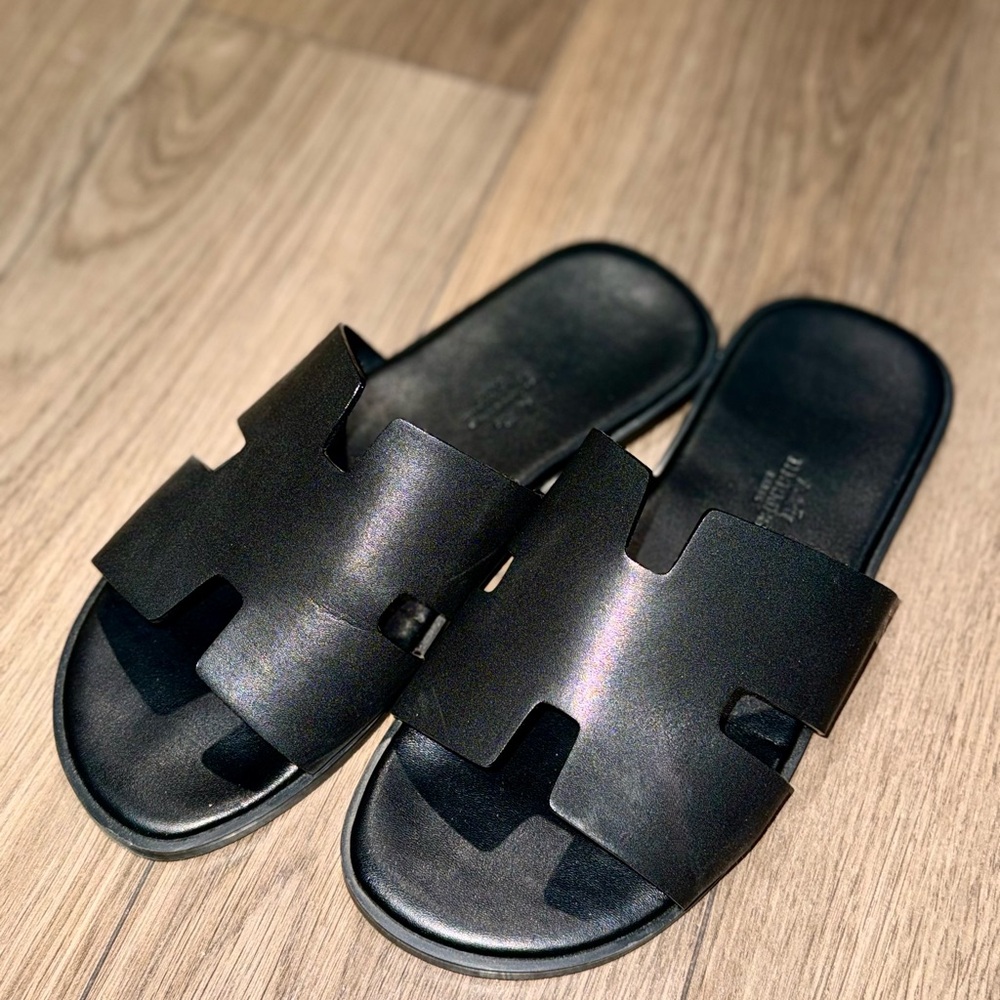 HERMES Izmir Sandals In Black